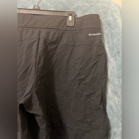 Women's Columbia Pull On Black Activewear Shorts with 6" Inseam - Picture 5 of 5